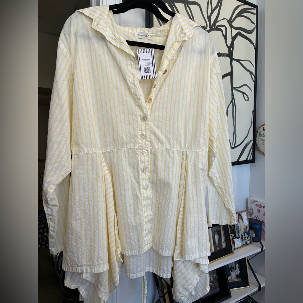 Krista Larson yellow and white pinwheel button down blouse NWT